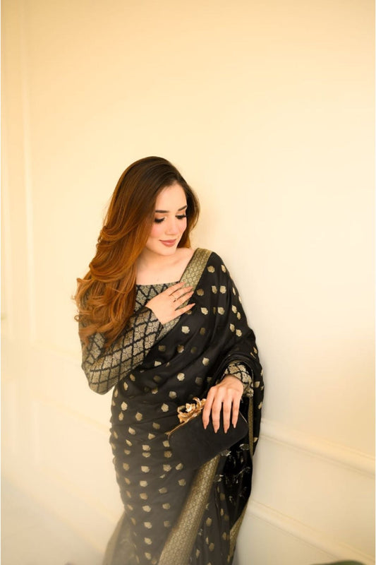 Saree Confidence: How Wearing a Saree Changes Your Presence