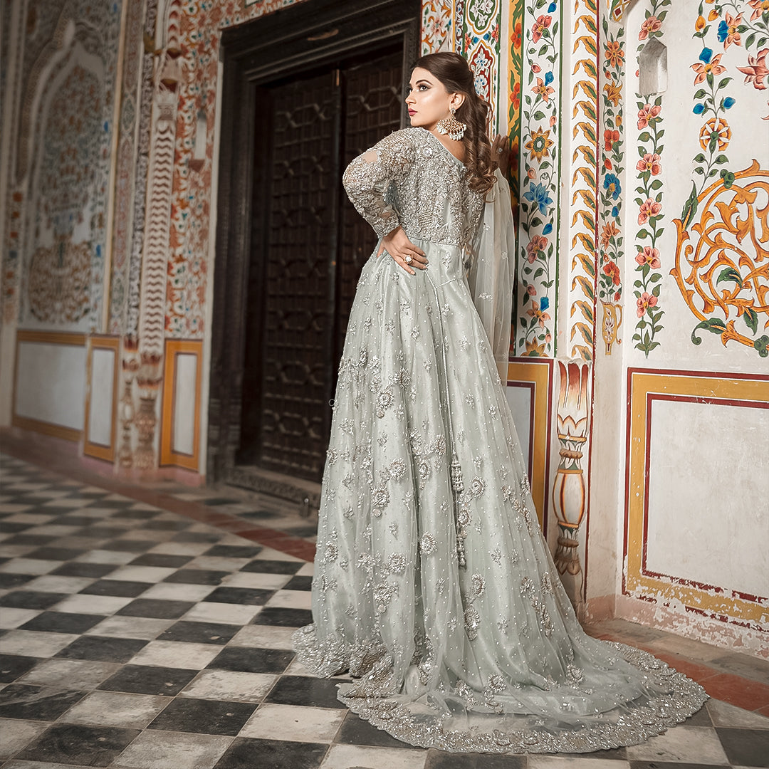 A Tapestry of Elegance: Exploring Regional Diversity in Pakistani Wedd – Usama Silk